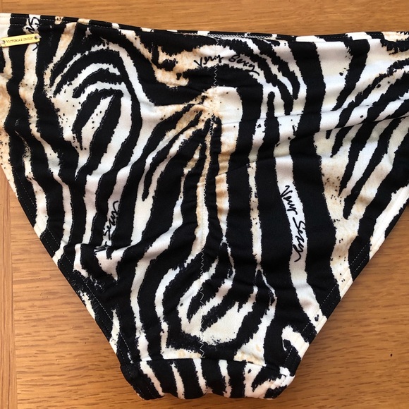 Victoria’s Secret Very Sexy Maldives Twist Front Demi Halter Bikini - Picture 11 of 16